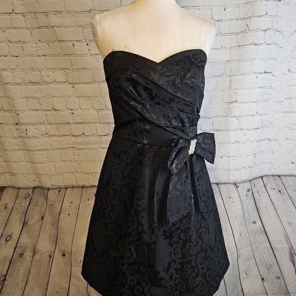 TEEZE ME BLACK BROCADE FLORAL STRAPLESS FIT FLARE SHORT DRESS SZ 3 - Picture 1 of 9